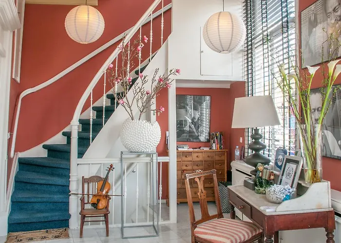 The Vanguard Bed & Breakfast 2*